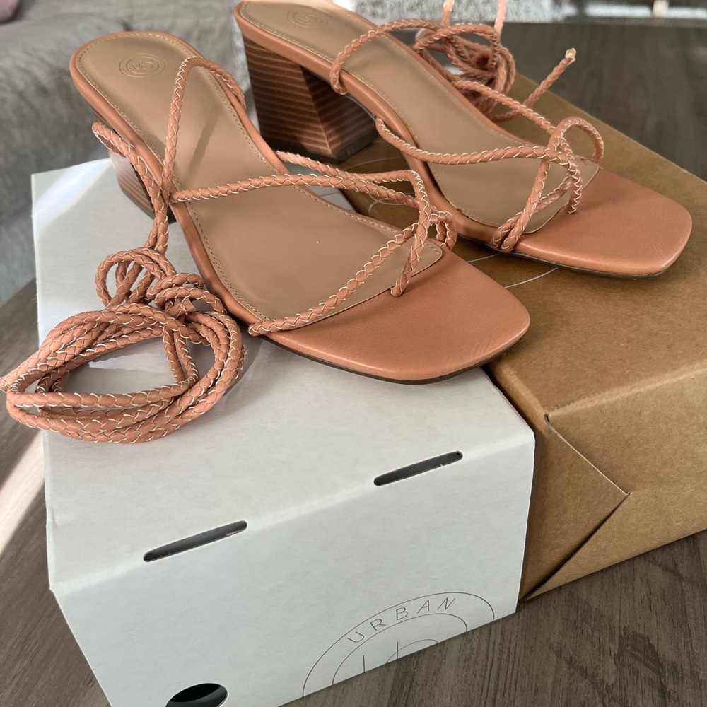 UO sandals - Picture 3 of 7